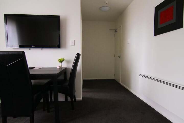 Room 28 of 76