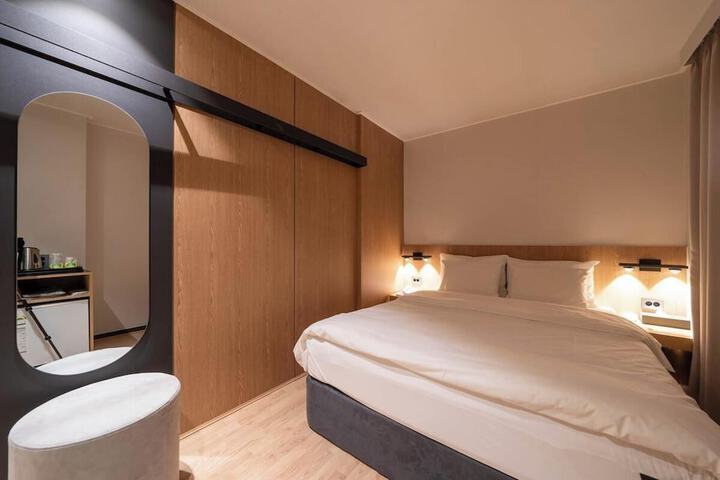Room 14 of 31