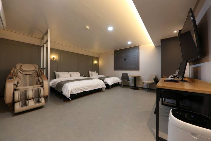 Room 18 of 100