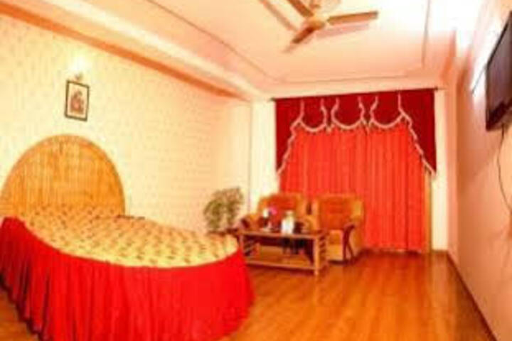 HOTEL NAVEEN