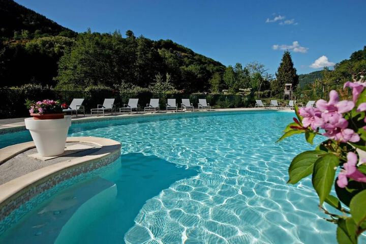 Pool Hotel