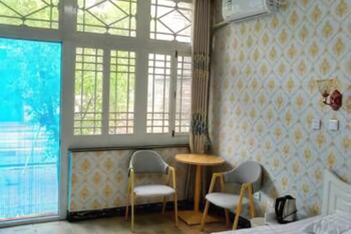 Room 8 of 14