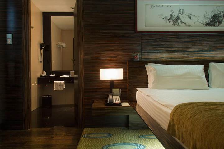 Room 18 of 39