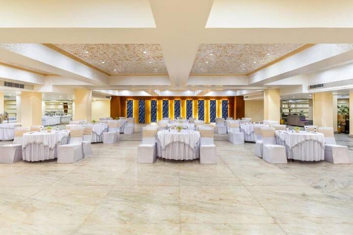 Ballroom/Hall 47 of 61