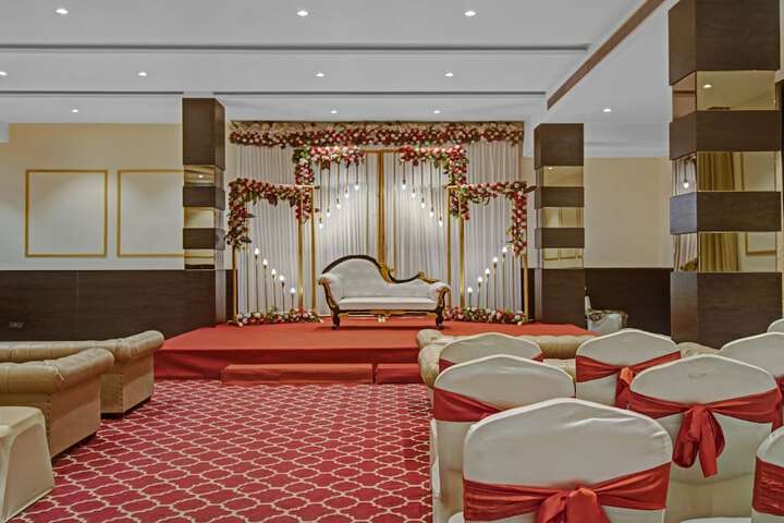 Ballroom/Hall 33 of 45