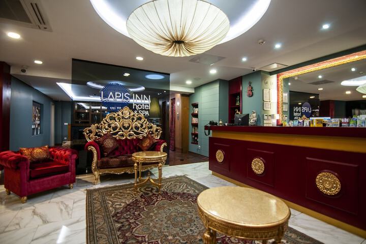 Entrance & Lobby
