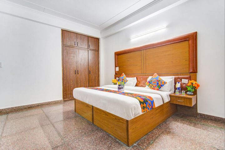 Room 4 of 6