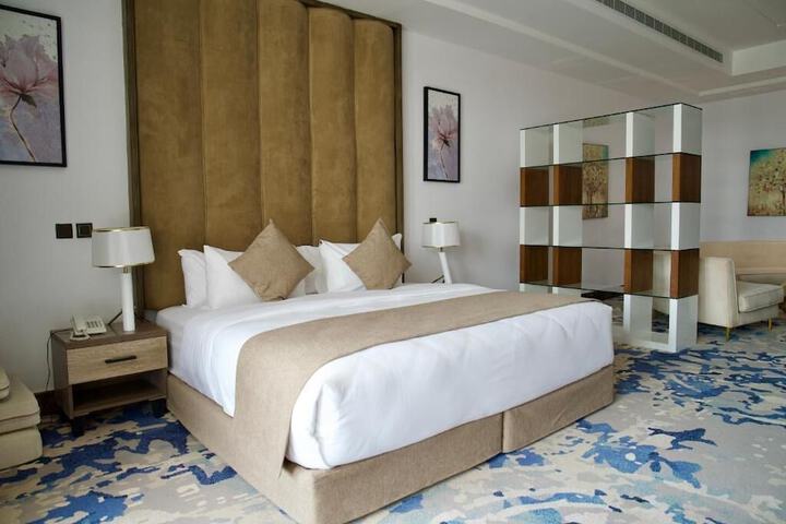 Room 26 of 100