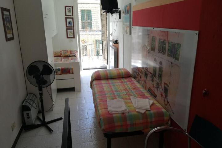 Room 4 of 32