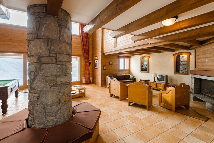 Hotel Interior 4 of 23
