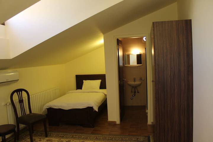 Room 31 of 31