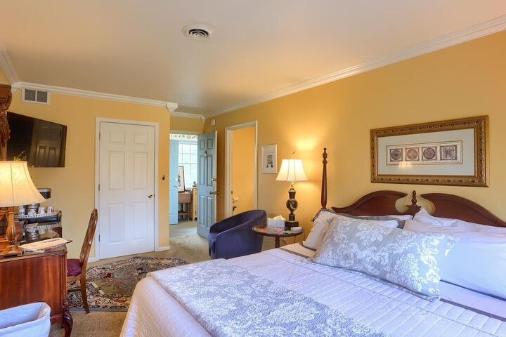 Room 18 of 116