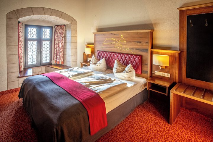 Room 28 of 146