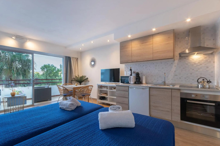 Room 2 of 14
