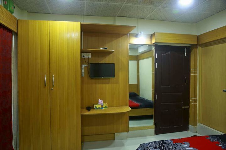 Room 9 of 11