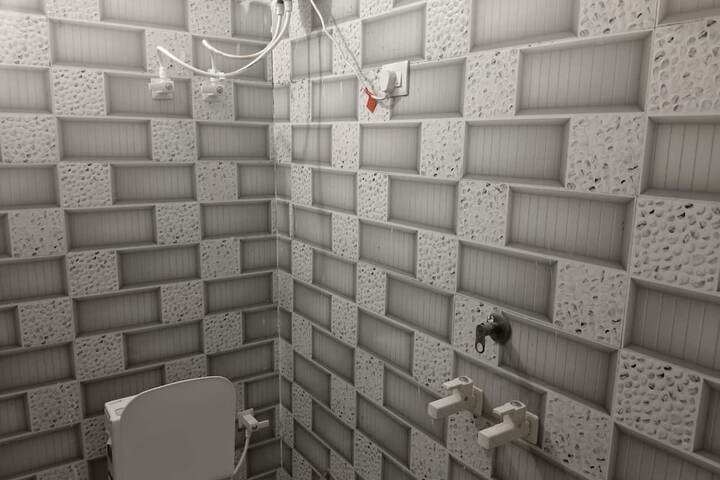Room 10 of 12
