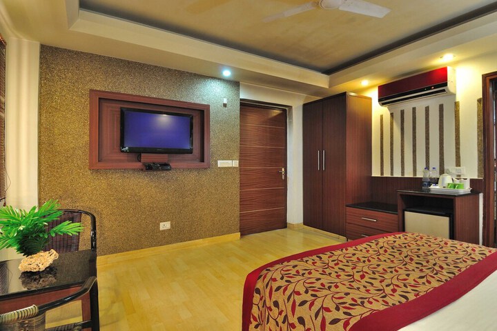 Room 18 of 31