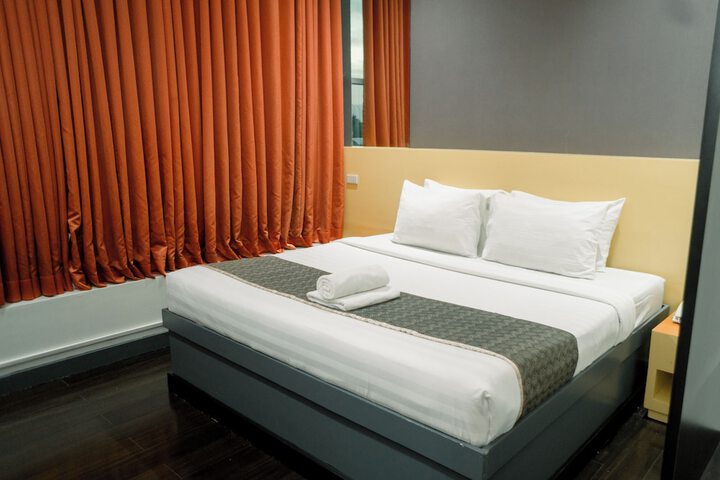 Room 14 of 32