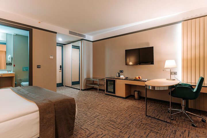 Room 12 of 34