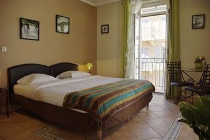 Room 10 of 22