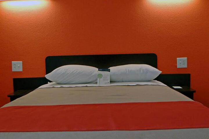 1 Double Bed (3 of 3)
