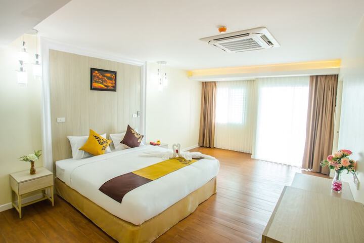 Room 19 of 102