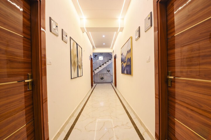 Hotel Interior 8 of 32