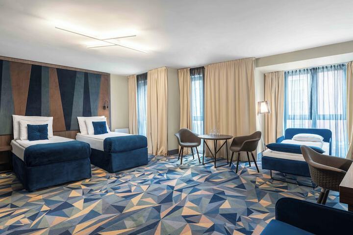 Room 33 of 75