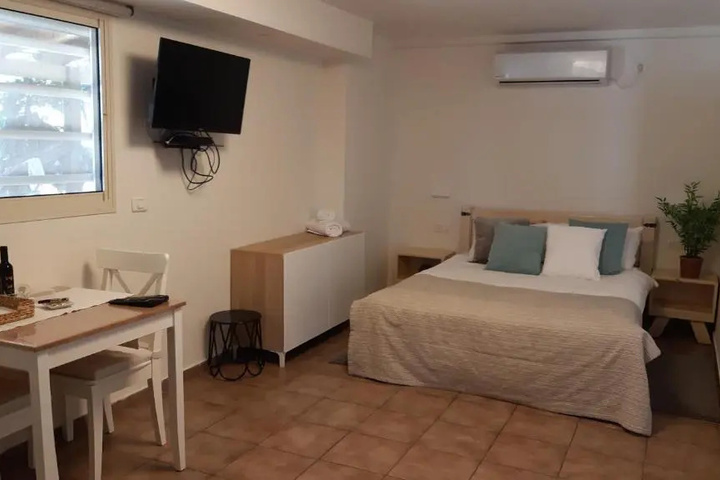 Room 2 of 9