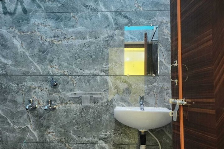 Room 14 of 18