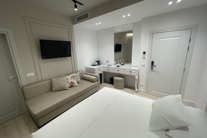 Room 26 of 92