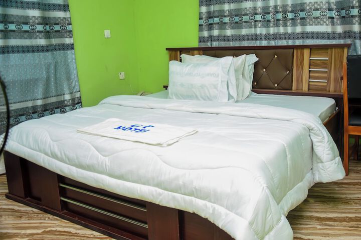 Room 3 of 10