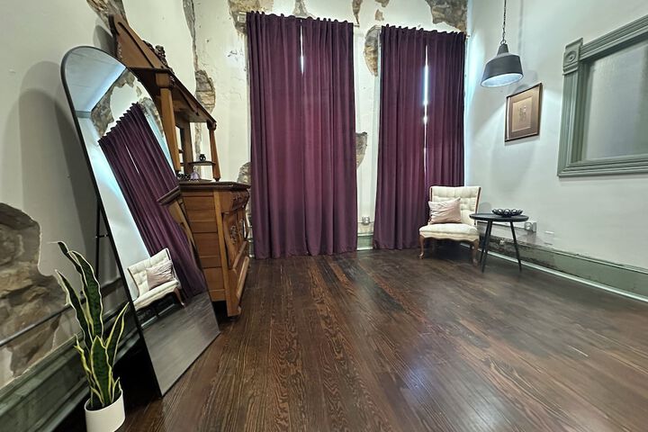 Room 3 of 76