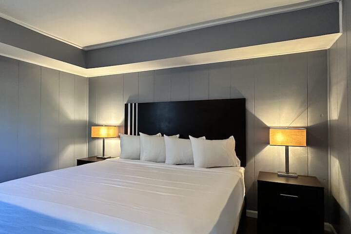 Signature King Bed (3 of 5)