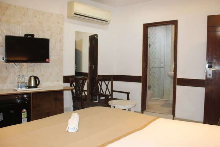 Room 4 of 20