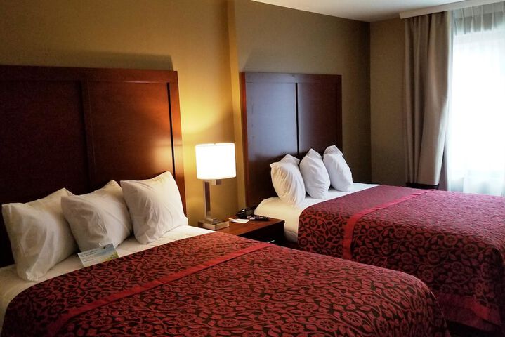 1 Queen Bed (9 of 10)