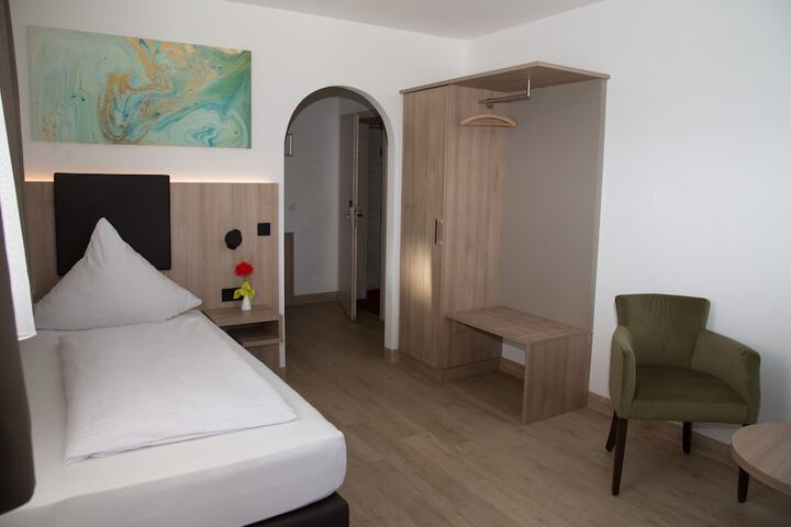 Room 17 of 46