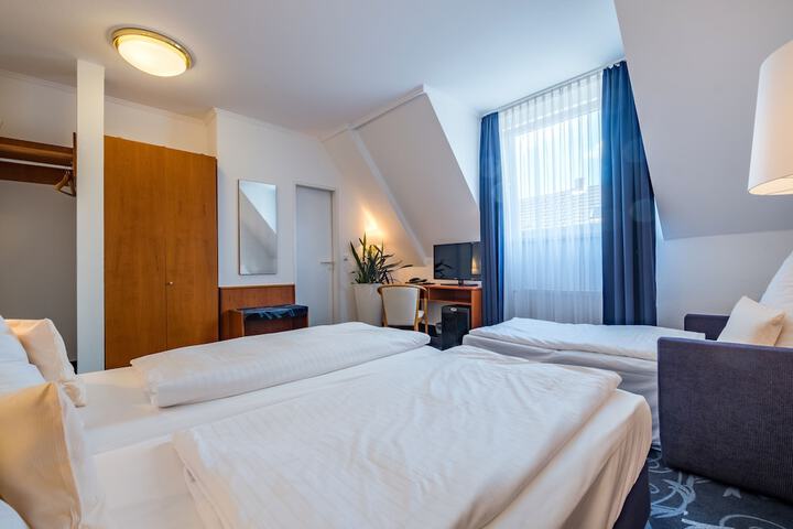 Room 4 of 39