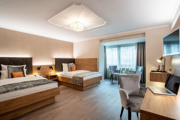 Room 12 of 40
