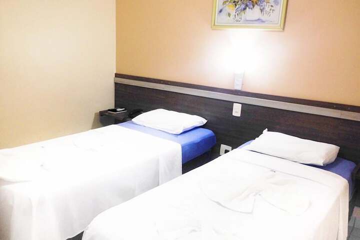 Room 4 of 25