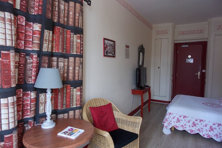 Room 10 of 37