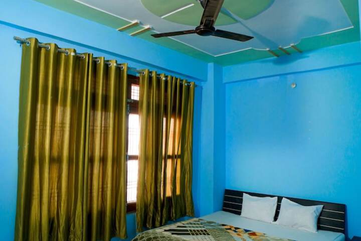 Room 13 of 27