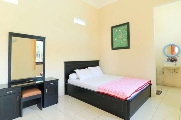 Room 33 of 65