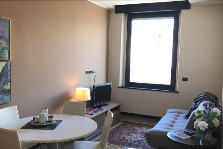 Room 6 of 13