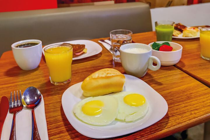Breakfast/Coffee Service 90 of 129