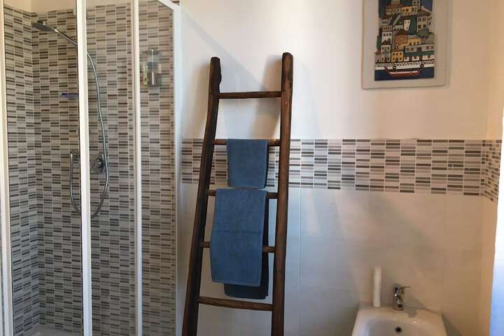 Room 12 of 18