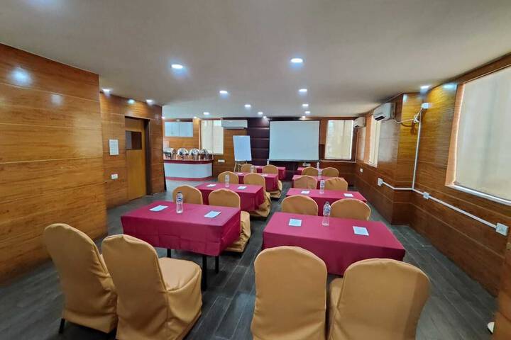 Ballroom/Hall 19 of 22