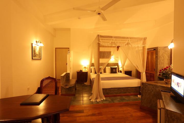 Room 19 of 48