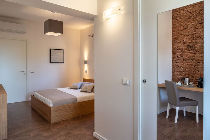Room 4 of 52