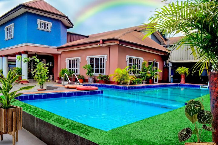 Pool 11 of 17